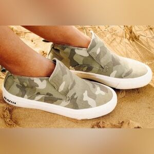 SEAVEES SEA VEES Huntington Middie Womens Saltwash Camouflage Sneaker